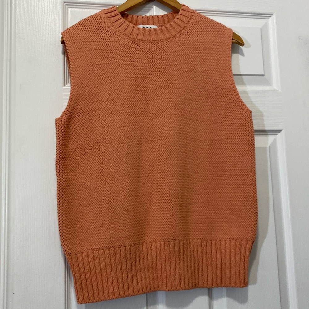 Cos racked stitch knitted vest in orange size M
